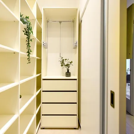 Centrally Located 1br Retreat Near Sala Palatului *