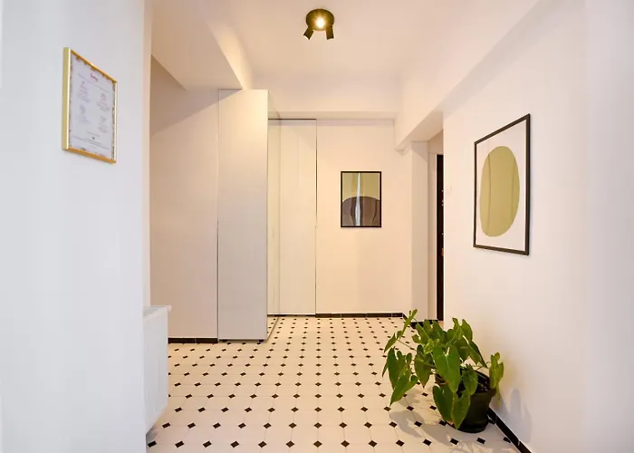 Centrally Located 1br Retreat Near Sala Palatului شقة *