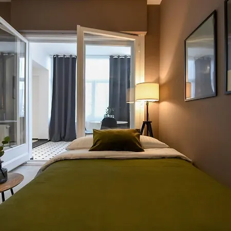 Apartamento Centrally Located 1br Retreat Near Sala Palatului *