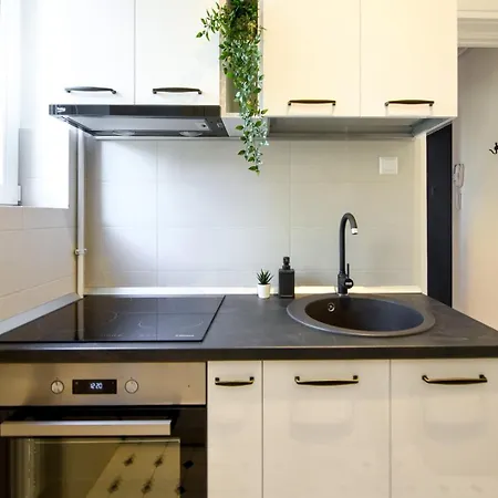 Centrally Located 1br Retreat Near Sala Palatului * Bucarest