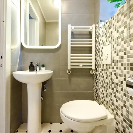 Apartment Centrally Located 1br Retreat Near Sala Palatului