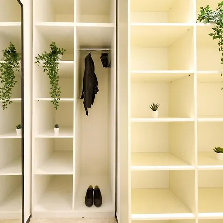 Centrally Located 1br Retreat Near Sala Palatului Bucarest