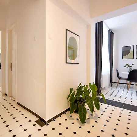 Centrally Located 1br Retreat Near Sala Palatului * Bukareszt