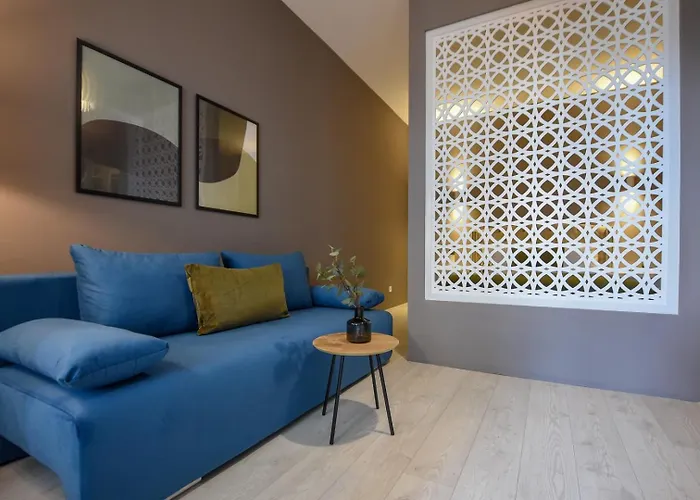 Apartamento Centrally Located 1br Retreat Near Sala Palatului