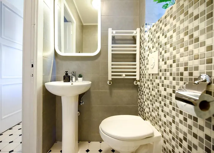 Apartman Centrally Located 1br Retreat Near Sala Palatului