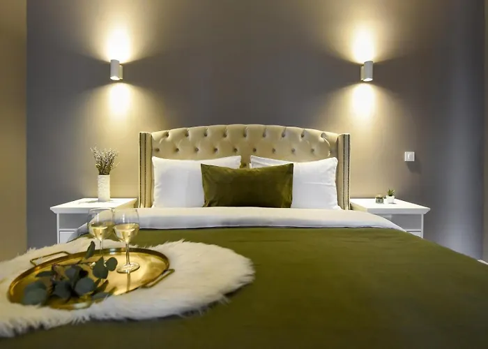 Apartamento Centrally Located 1br Retreat Near Sala Palatului