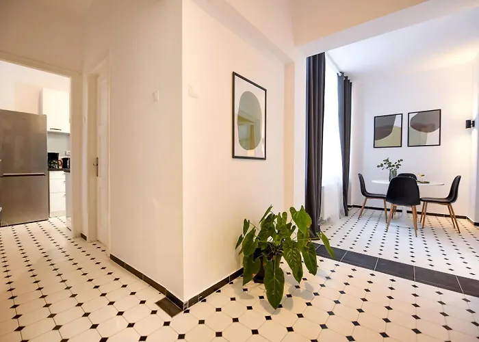 Centrally Located 1br Retreat Near Sala Palatului * Boekarest