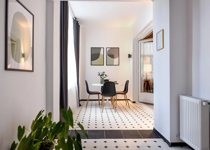 Centrally Located 1br Retreat Near Sala Palatului