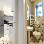 Centrally Located 1br Retreat Near Sala Palatului *