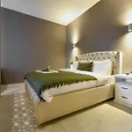 Centrally Located 1br Retreat Near Sala Palatului Bukarest