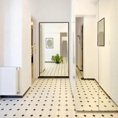 Centrally Located 1br Retreat Near Sala Palatului Bukarest