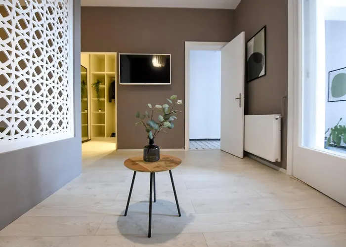 Centrally Located 1br Retreat Near Sala Palatului Apartament *