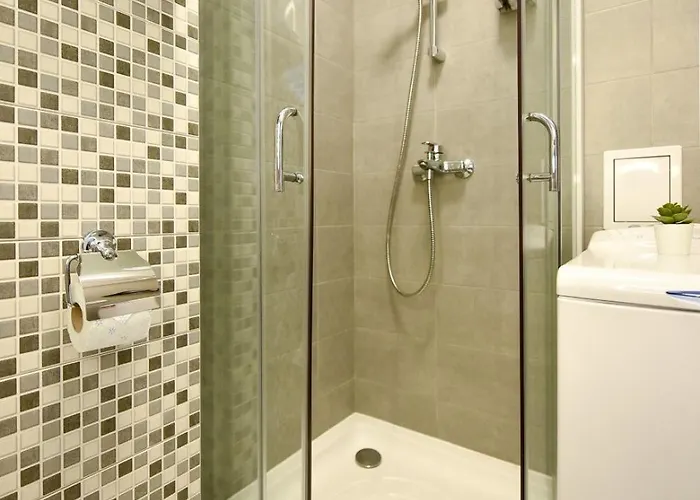Centrally Located 1br Retreat Near Sala Palatului Bukareszt