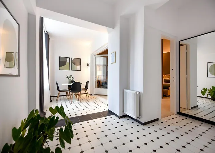 Centrally Located 1br Retreat Near Sala Palatului Apartament